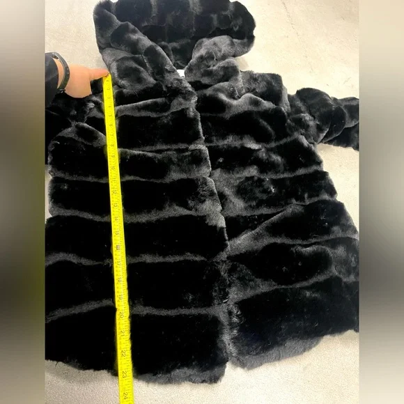 Women’s APPARIS Goldie Black Faux Fur Hooded Short Coat XS Chic Grunge Cozy - Picture 16 of 16